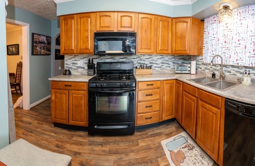 Speedway House | Speedway Pit Stop Bungalow in the heart of Speedway. Walk to IMS, & Restaurants