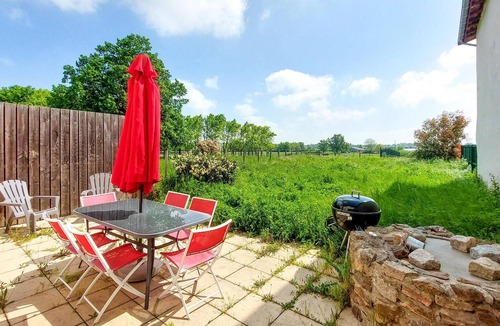 Chaponost House | Spend a relaxing vacation in this practical cottage in a quiet countryside.