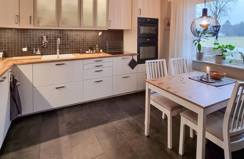 Hedekas House | Spend an unforgettable vacation in this inviting cottage with outdoor hot tub!
