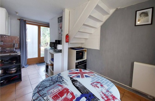Cesson House | Spend an unforgettable vacation in this inviting cottage surrounded by beautiful nature.