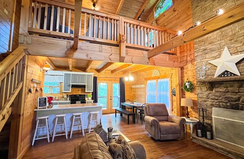 Pine Mountain Cabin | Spend Independence Day at Rustic Star- Fiber Wifi! - Close To Callaway Gardens