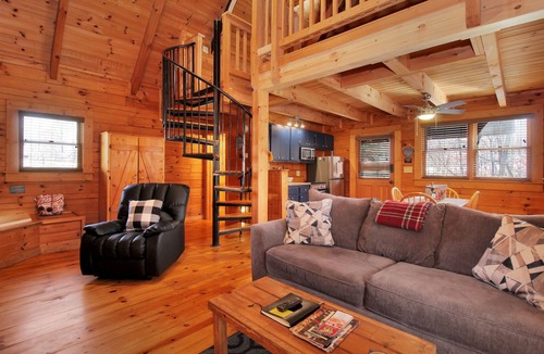 Pine Mountain Valley Cabin | Spend Independence Day at The Deer- Fiber Wifi! - Close to Callaway Gardens