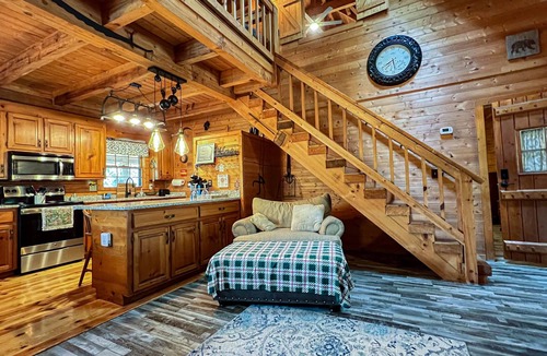 Pine Mountain Cabin | Spend July 4th Day at Happy’s Hideaway- Fiber Wifi and Hottub - Callaway Gardens