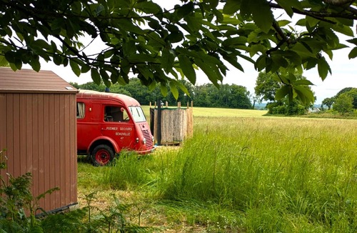 Saint-Palais RV Rental | Spend the night in our unique Magic Bus and tent in the heart of nature.