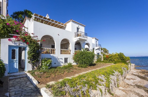 Spetses Villa | Spetses, traditional villa on the waterfront - beach