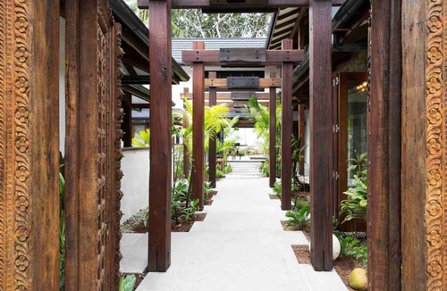 Mowbray Villa | Spice At Oak Absolute Oceanfront House