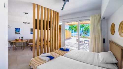 Korakas Apartment | Spilies Beachfront Retreat