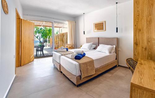 Korakas Apartment | Spilies Beachfront Retreat