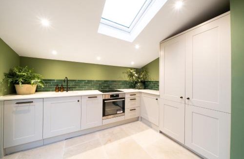 Abbots Salford House | Spinney - a unique open plan barn, with private garden