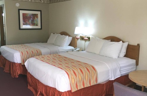 Branson Hotel | Spinning Wheel Inn Branson