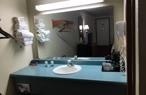 Branson Hotel | Spinning Wheel Inn Branson
