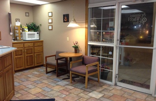 Branson Hotel | Spinning Wheel Inn Branson