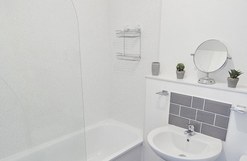 Southampton Apartment | Spire View Apartment