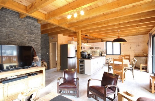 Mont-Dore Ski Chalet | Splendid 5-bedroom chalet with terrace, garage, and wifi in Mont-Dore
