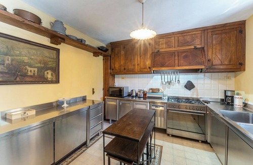 Mologno Villa | Splendid Liberty villa overlooking the lush green Tuscan valleys and mountains