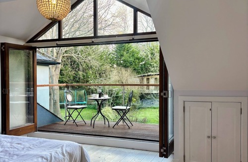 Ryde House | Splendid, spacious 6+ Bedroom holiday home with Hot Tub and Annex. Isle of Wight