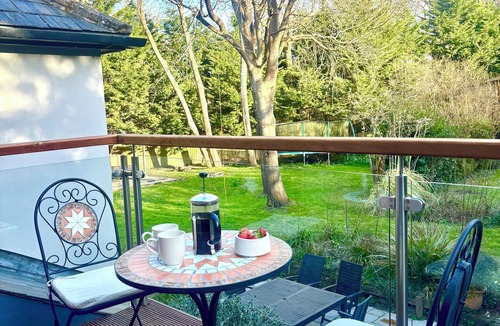Ryde House | Splendid, spacious 6+ Bedroom holiday home with Hot Tub and Annex. Isle of Wight