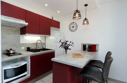 Saint-Raphael Apartment | Splendid studio for 2 by the sea, air conditioning, Wifi, swimming pool, parking
