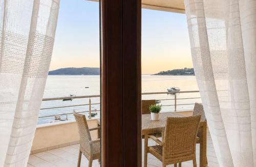 Rafajlovici Apartment | SPLENDID Sunset Penthouse