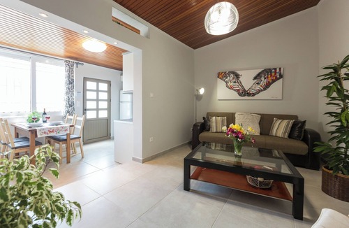 Dafni House | Splendid Views from a Cozy Cottage with a Garden Terrace