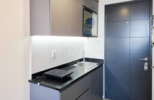 Panunggangan Utara Apartment | Splendid Warm Studio Room At Apartment Collins Boulevard
