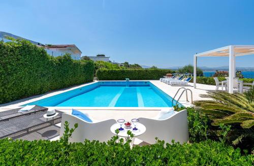 Terrasini Villa | Splendida Villa con vista mozzafiato e piscina