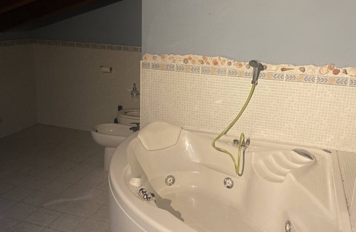 Cavriago Apartment | Splendido Appartamento in Villetta con Piscina e Palestra