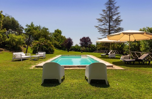 Forano House | Splendido Casale con Piscina a due Passi da Roma