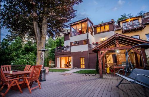 Brasov Villa | Splendor in the forest
