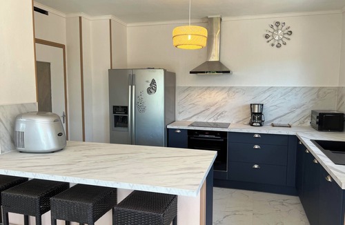 Beziers Apartment | split-level apartment in countryside 3 km from beziers