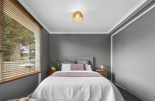 Highton House | Split level home with pool/spa close to river, CBD, Surfcoast and Wineries