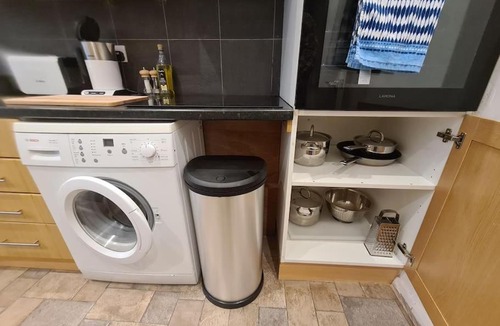 Luton Apartment | Split level luton town center flat