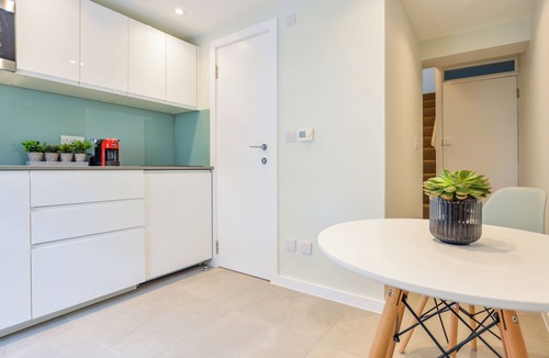 Kilburn Apartment | Split Level Studio at West Hampstead