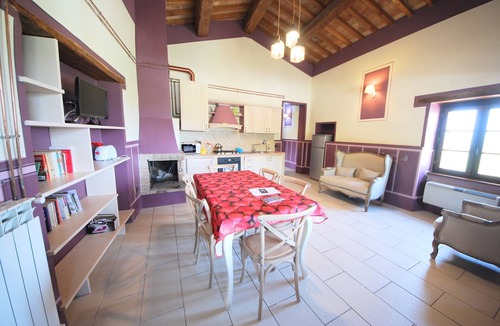 Spoleto House | Spoleto Poolside - sleeps 24. Spectacular grounds with ramp, pool + jacuzzi.