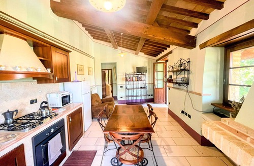 Spoleto House | Spoleto Poolside - sleeps 24. Spectacular grounds with ramp, pool + jacuzzi.