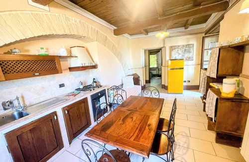 Spoleto House | Spoleto Poolside - sleeps 24. Spectacular grounds with ramp, pool + jacuzzi.