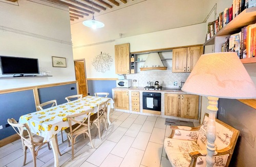 Spoleto House | Spoleto Poolside - sleeps 24. Spectacular grounds with ramp, pool + jacuzzi.