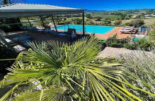 Spoleto Villa | Spoleto-poolside-slps 20, Gardens, pool, jaccuzzi - a fairy tale setting !