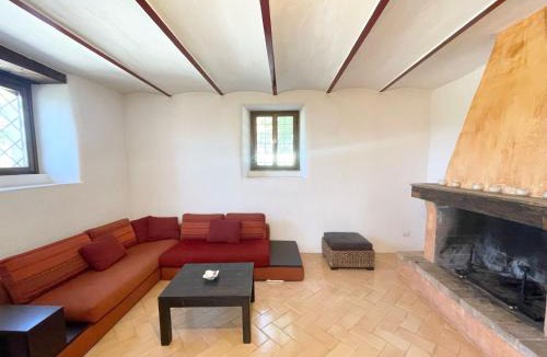 Spoleto Villa | Spoleto Tranquilita sleeps 16 with Wifi Pool Yoga Studio Gardens and Views