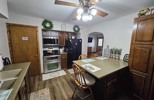 Knox House | Sportsman’s Hideaway- Cozy 3 bedroom home less than 2 miles from Bass Lake!