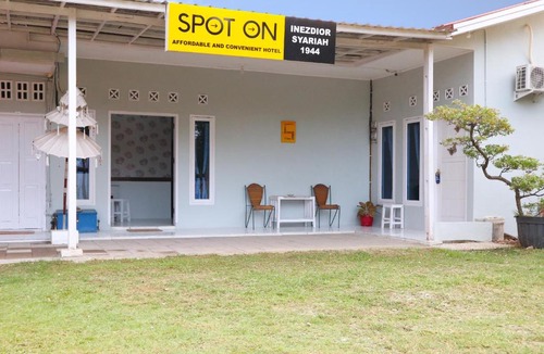 Padang Hotel | SPOT ON 1944 Inezdior