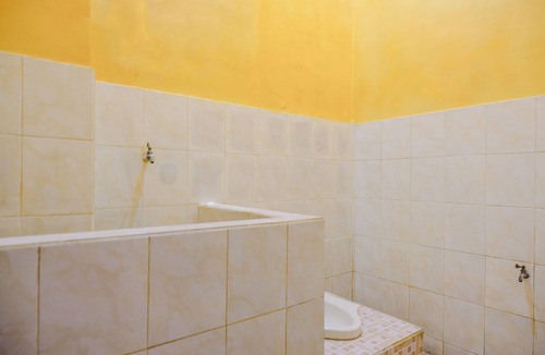 Dinoyo Hostel | SPOT ON 2387 Bukit Cemara Tidar Family