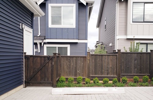 Willoughby House | Spotless Basement Suite near LEC | 2 Beds | Private Entrance | Free Parking