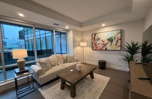 Downtown Halifax Apartment | Spotless vibrant & modern 1 BR with 6 appliances