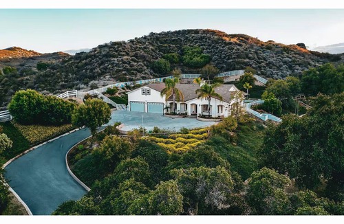 Val Verde House | Sprawling 5 Acre Mansion with State of the Art Golf Simulator + Pickleball Court