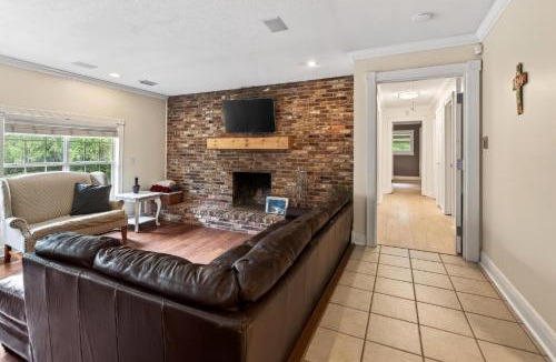 San Luis House | Sprawling 5BR Oasis Near FSU & Trails home