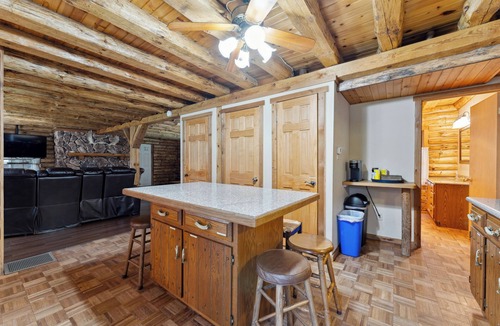 Mauston Cabin | Sprawling Cabin Estate with Hot Tub and Games