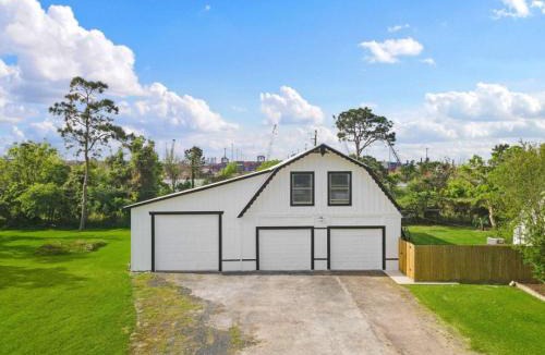La Porte House | Sprawling estate with private pool and game room and guest house
