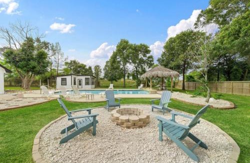 La Porte House | Sprawling estate with private pool and game room and guest house