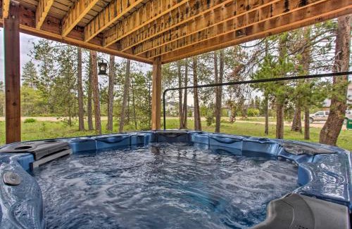 Fraser House | Sprawling Fraser Cabin w/Private Hot Tub & Deck!